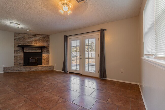 Building Photo - 3 Bed 2 Bath in Norman