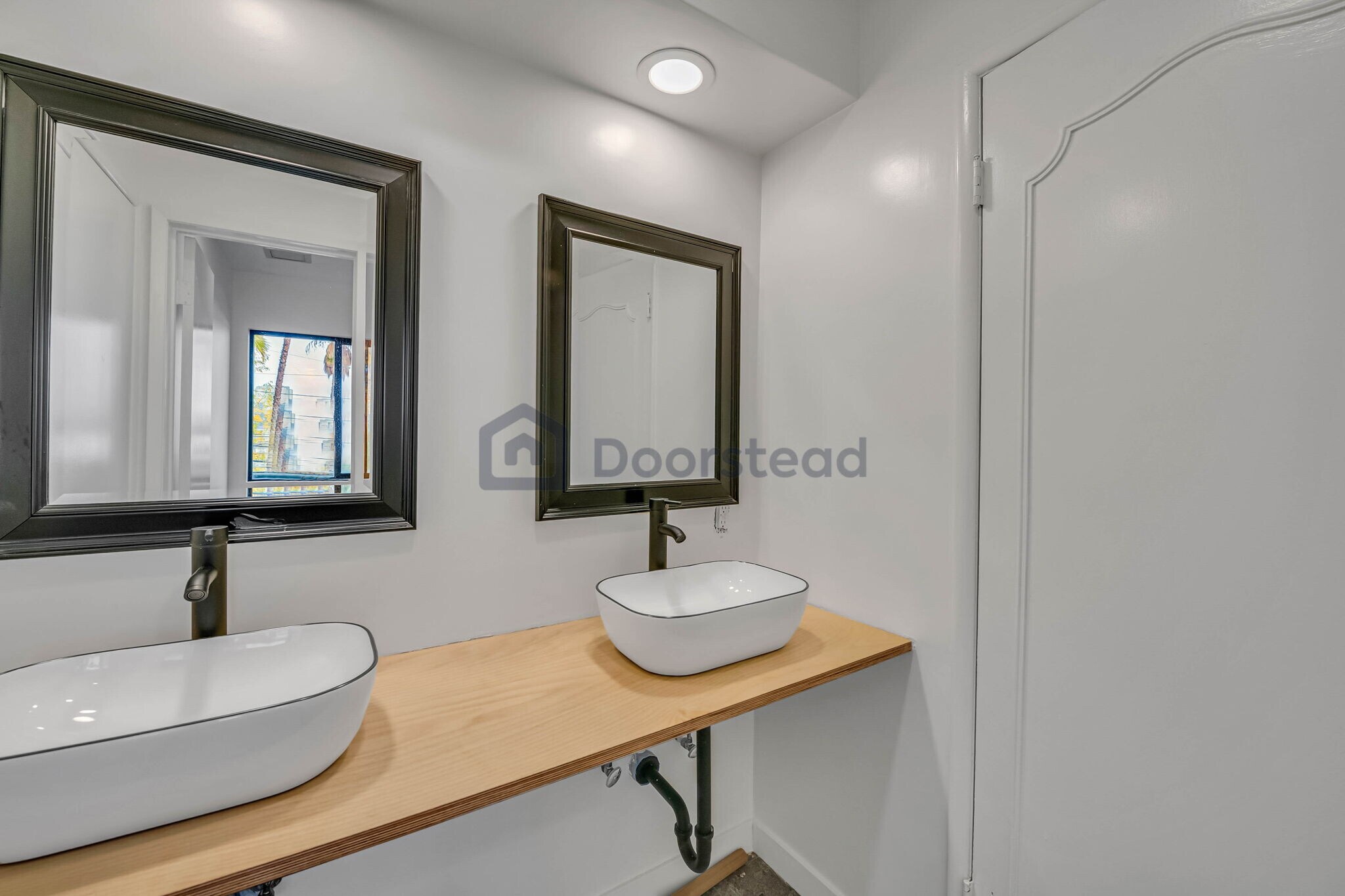 Building Photo - 5368 Calatrana Dr