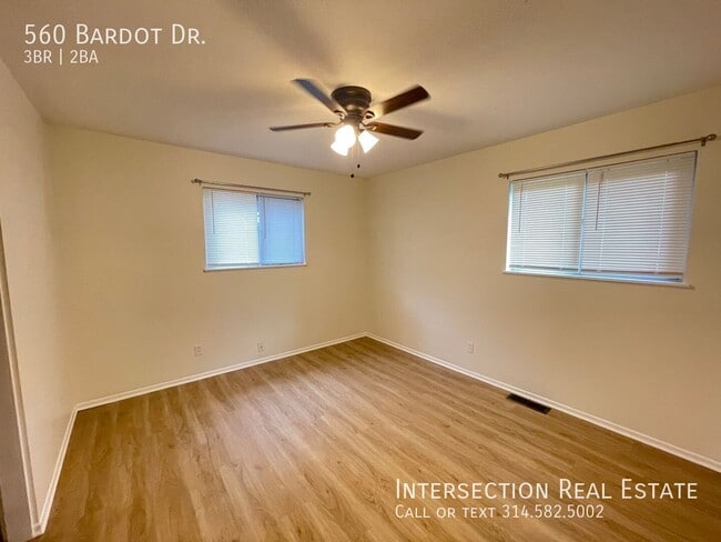 Building Photo - 560 Bardot Dr