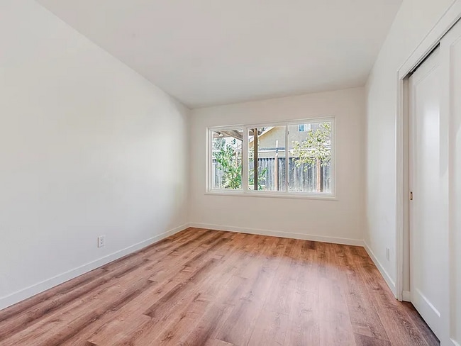 Building Photo - 2577 Gonzaga St