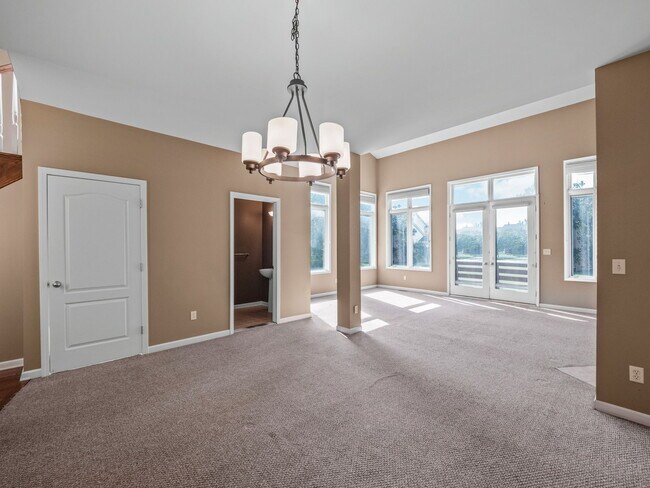 Building Photo - 1038 Lorenzo Ct