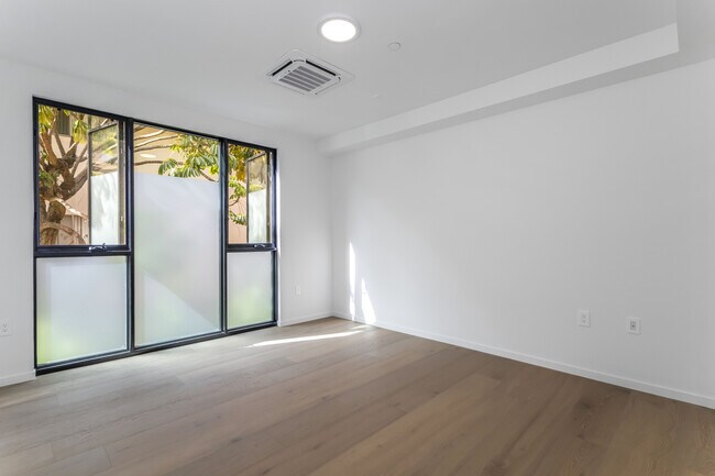 Building Photo - 1618 Hilts Ave