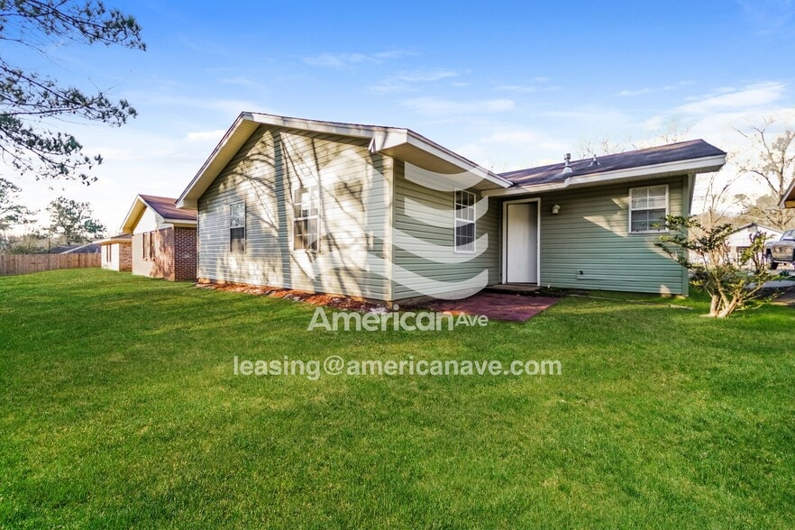 Building Photo - 814 Harvey St