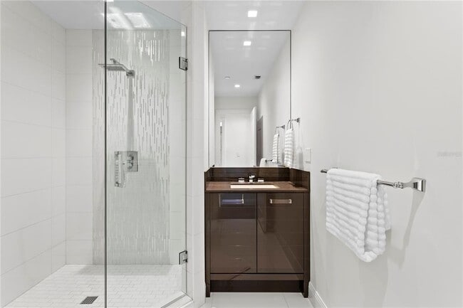 Building Photo - 450 Knights Run Ave