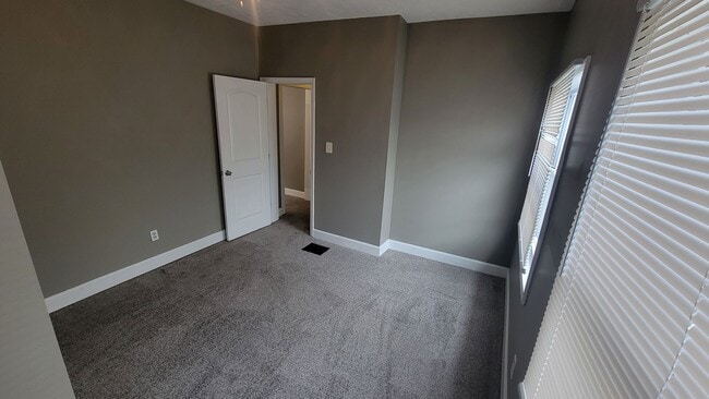 Building Photo - 2-Bedroom Home in Prime Location – Walk to UofL!