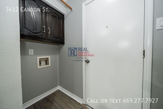 Building Photo - 3412 Canton St