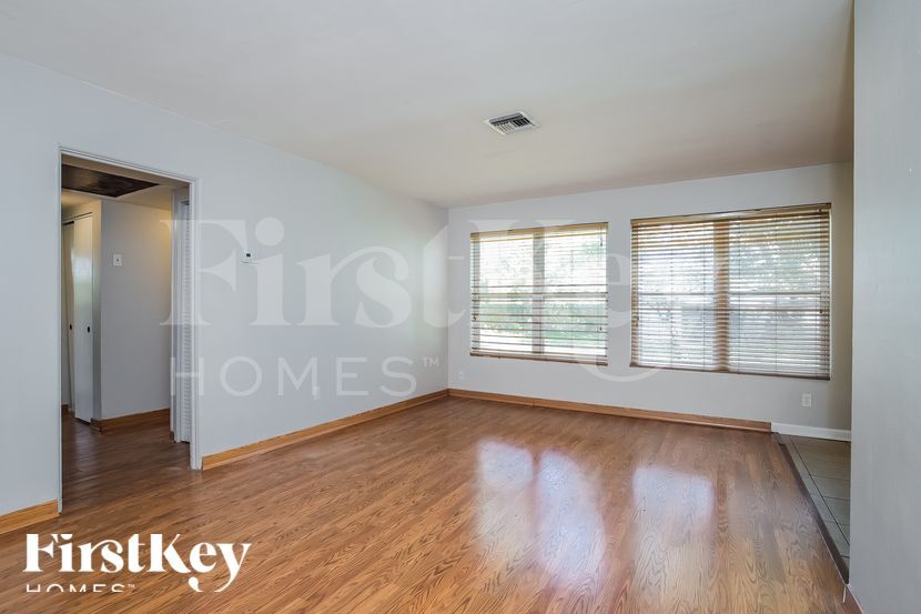 Building Photo - 607 Faber Dr