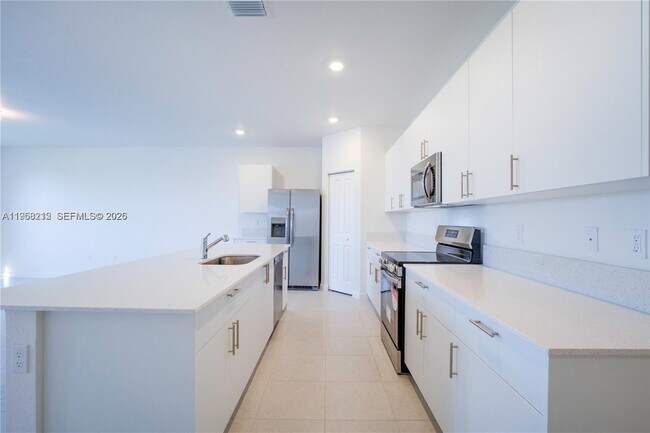 Building Photo - 4941 Peacock Wy