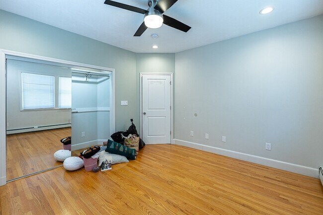 Building Photo - 77 Easton St