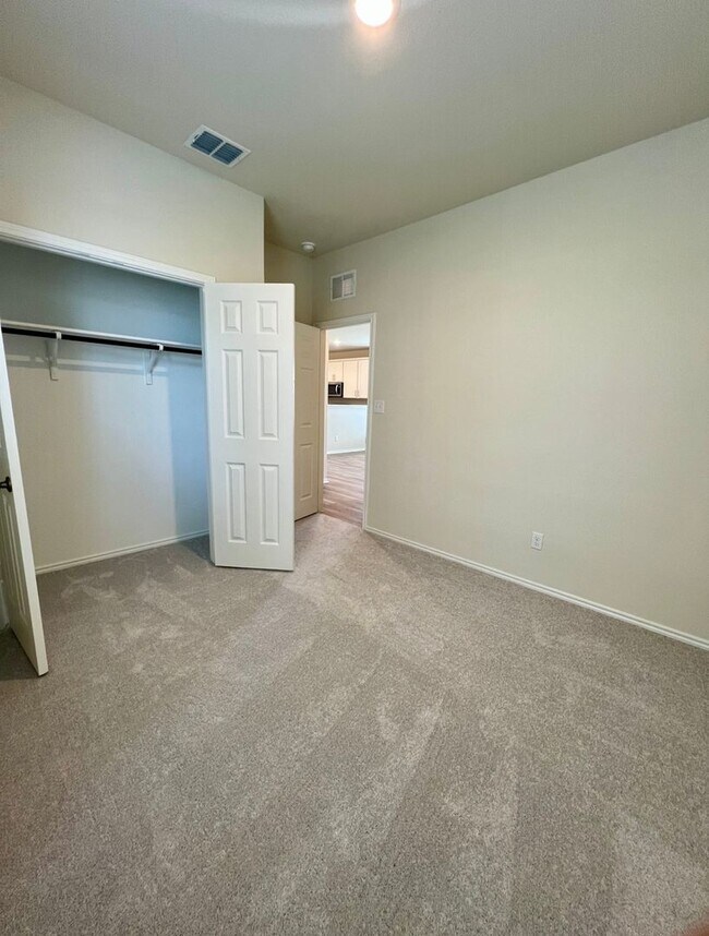 Building Photo - Charming 3BR 2BA House in Buda