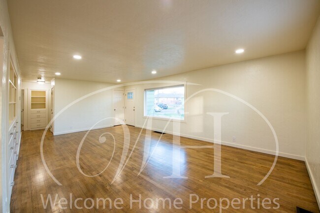 Building Photo - Newly Remodeled Single Family Home