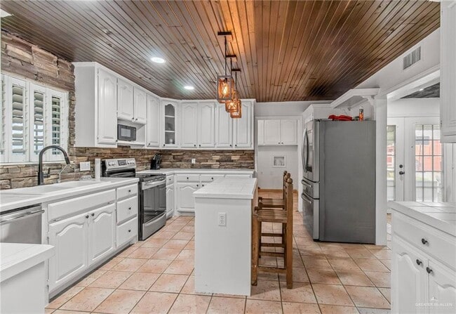 Building Photo - 20 N Shary Rd