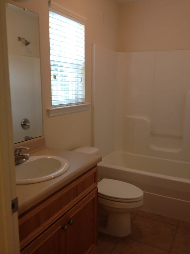 Building Photo - 2401 Jackson Bluff Rd