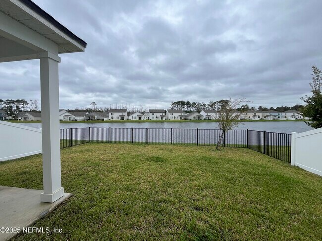 Building Photo - 14734 Cashew Ave