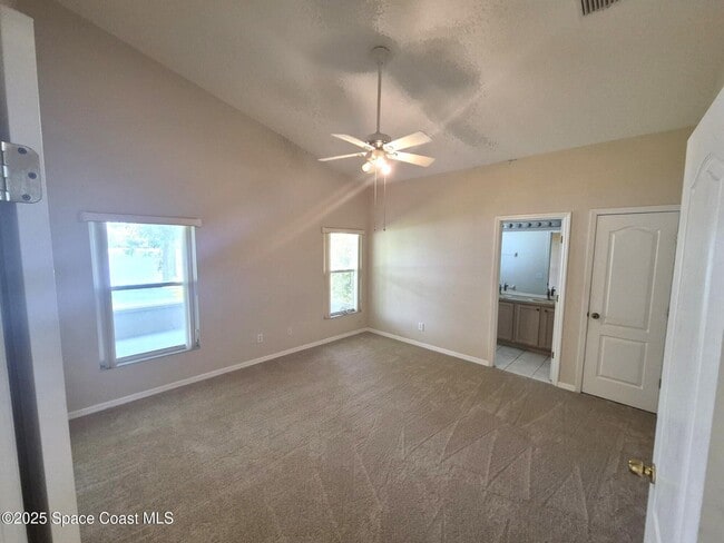 Building Photo - 1233 Foxridge Pl