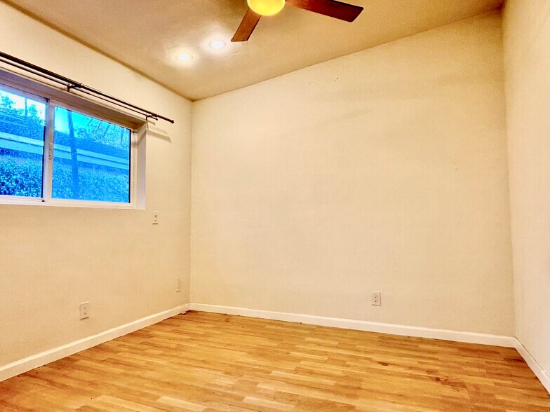 Unit 1 - 538 Brooks Ave