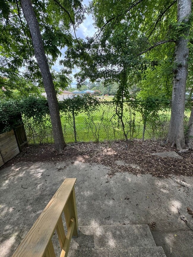 Building Photo - 1224 School St