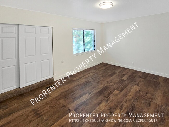 Building Photo - 975 Essex Ct Way
