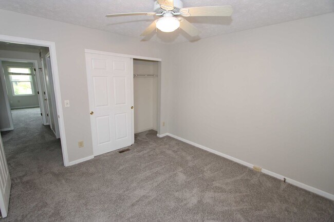 Building Photo - 2 Bedroom 1 and half Bathroom Single Famil...