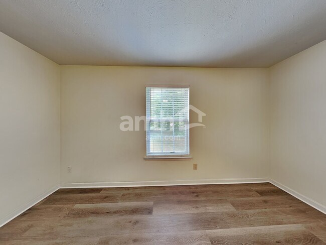 Building Photo - 129 Candle Woods Dr