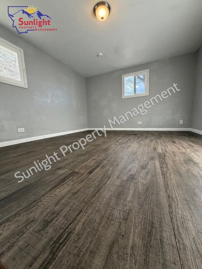 Building Photo - Spacious 5-Bedroom Home with Open Layout, Off-Street Parking & Large Backyard