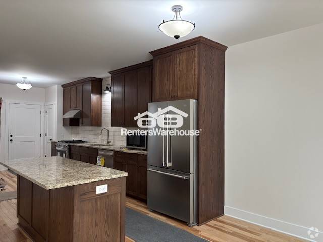 Building Photo - 1575 University Ave W