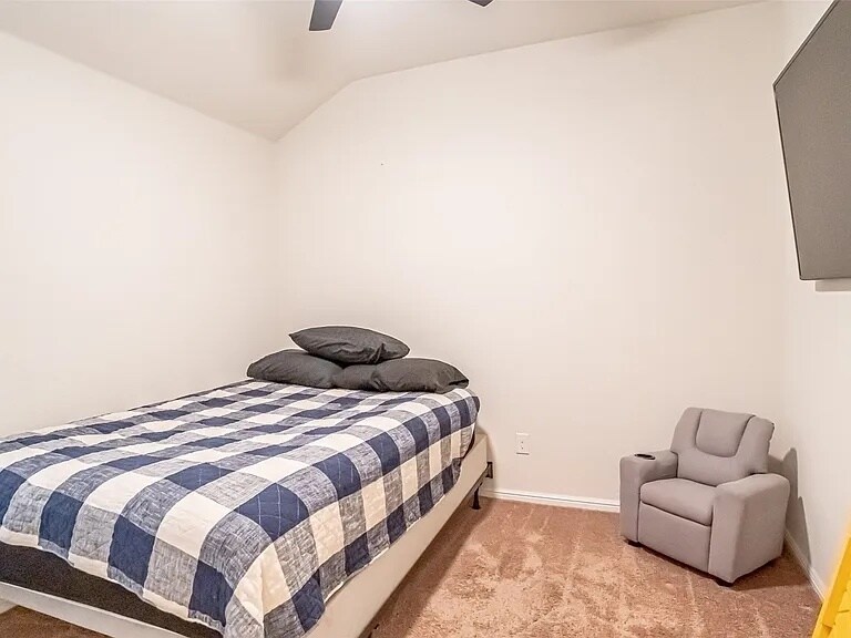2 of 3 guestbedrooms - 9912 Huntersville Trl