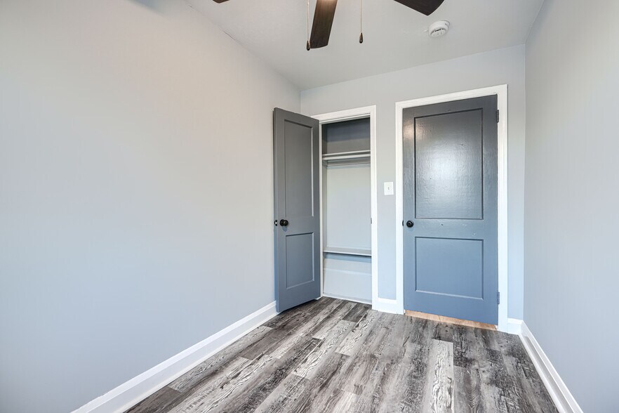 Building Photo - 2123 Graythorn Rd