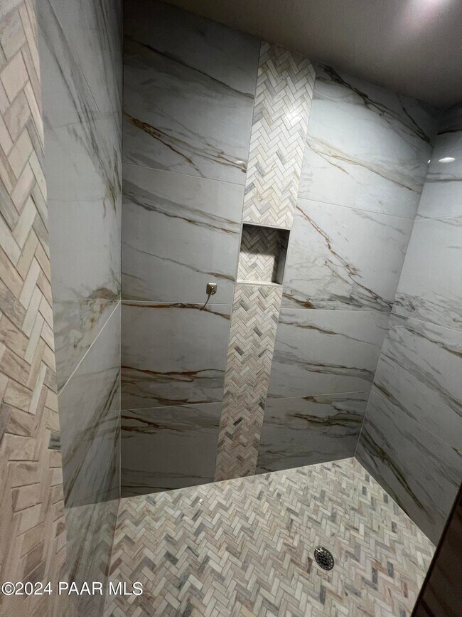 Building Photo - 671 Crosscreek Dr
