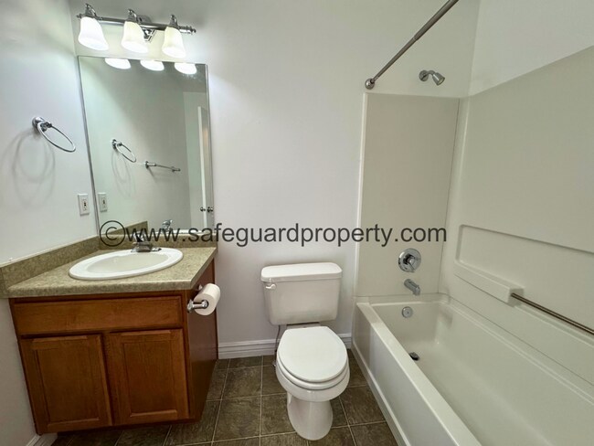 Building Photo - Amazing Draper Townhome with Mountain Views!