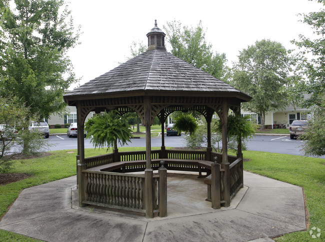 Building Photo - Forest Glen