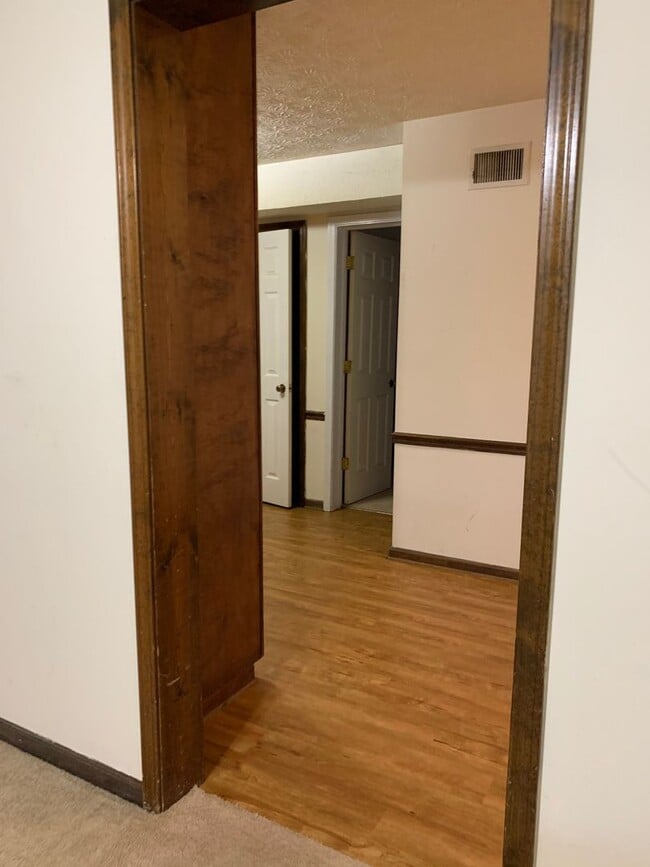 Building Photo - 1 Bedroom condo- Steps away from UGA! Available early August 2026
