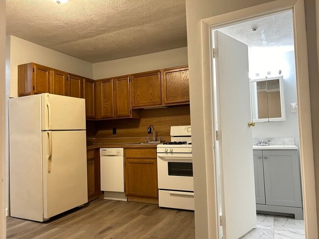 Building Photo - 318 Granite St