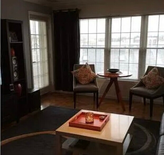 Building Photo - 3 Cross St