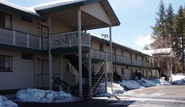 Building Photo - Affordable units walking distance to the L...