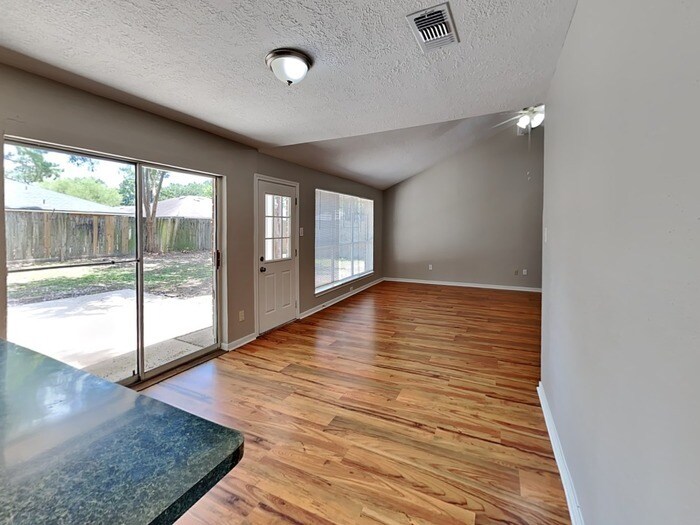 Building Photo - 2419 Sherwood Hollow Ln