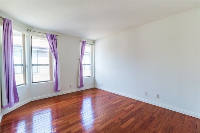 Building Photo - 514 N Isabel St