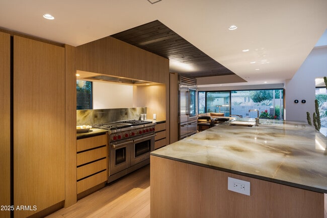 Building Photo - 5311 E Mitchell Dr