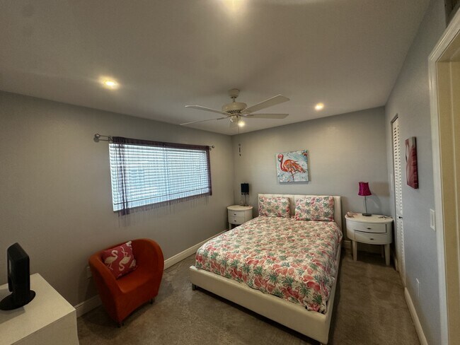 Building Photo - 708 S Tamiami Trl