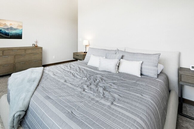 Building Photo - Luxury ski season rental is an entertainer...