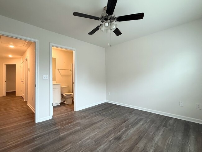 Building Photo - 3 Bedrooms 1 Garage & Open space one the Main Floor