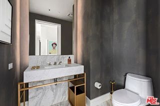 Building Photo - 211 Elm Ct