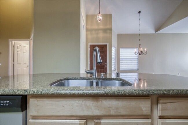 Building Photo - 10091 Summit Run Dr