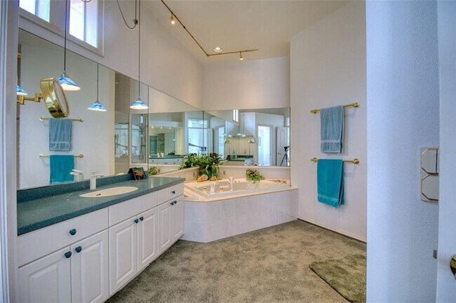 Building Photo - 131 Sands Pt Dr