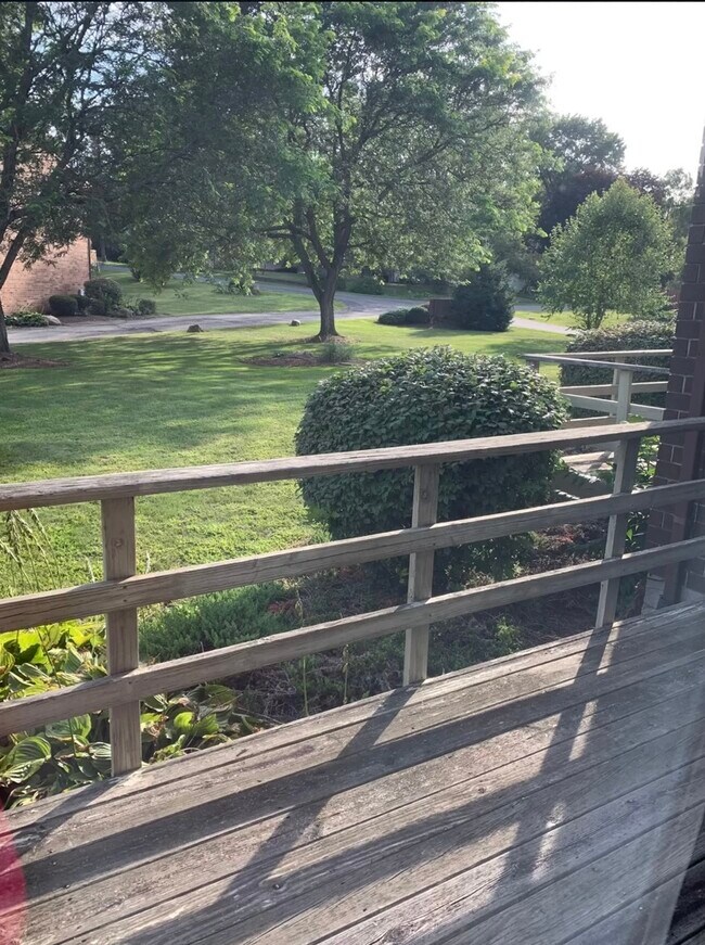 Building Photo - 2111 Penguin Ave