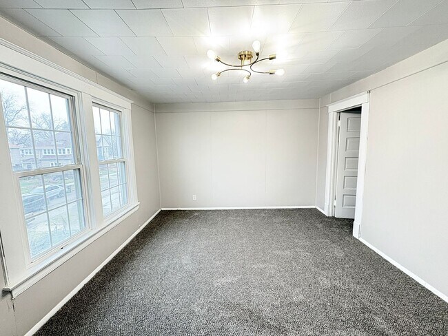 Building Photo - 119 Winthrop St