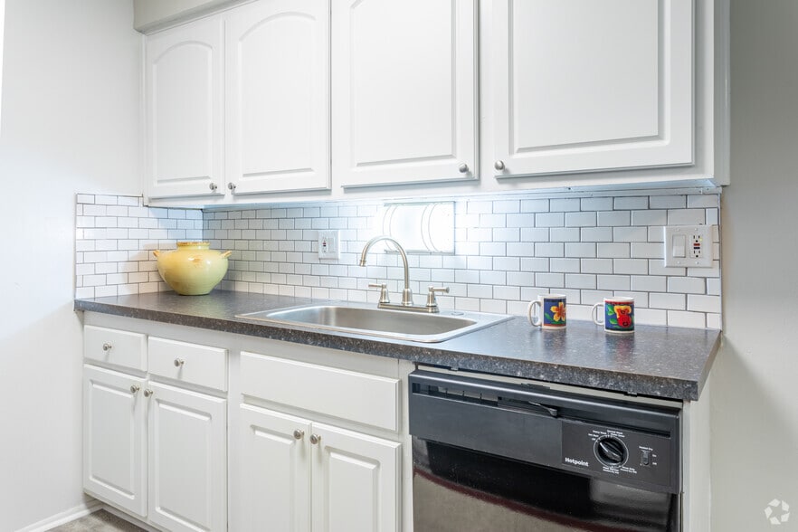 Primary Photo - Pine Valley