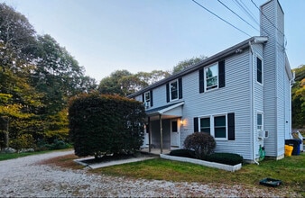 Building Photo - 452 Richmond Rd