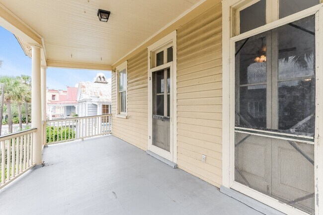 Building Photo - Modern 2-Bedroom Apartment in Historic Maz...