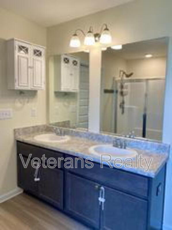 Building Photo - 8 Periwinkle Ln
